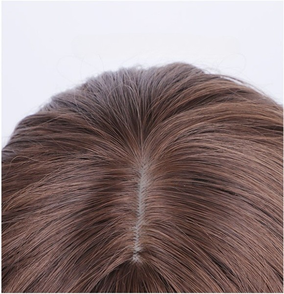 ハンドメイドで作られたI型つむじ。毛髪の植込みパターンは人毛に近いランダムスタイルを採用