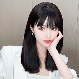 ロングストレート、風になびくサラサラヘアで、まさに理想が叶うロングスタイル、ボディラインも綺麗に見せてくれます。