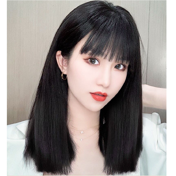 ロングストレート、長めのロングヘアでも軽やかな印象に